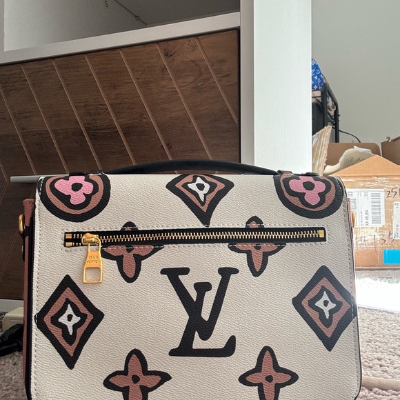 White and Pink Patterned Women's Bag - Picture 2 of 4
